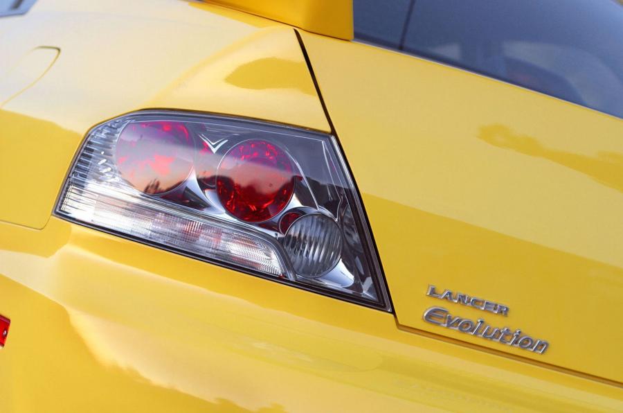  Mitsubishi Lancer Evolution VIII 2003 года  (фото 44 из 58)